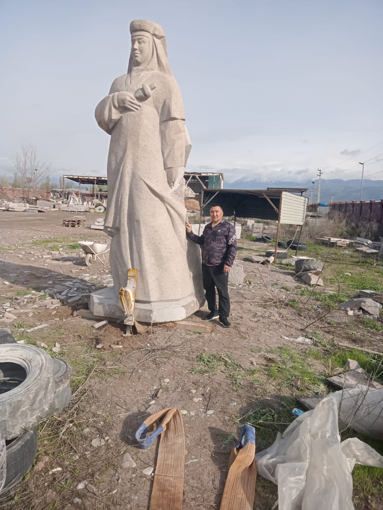 Мемориальные скульптуры Алматы